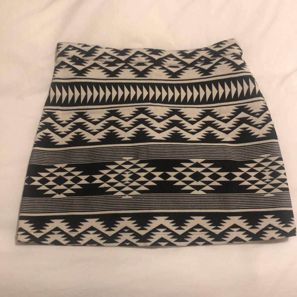 Topshop Aztec black snd white print skirt size 6